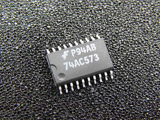 74AC573