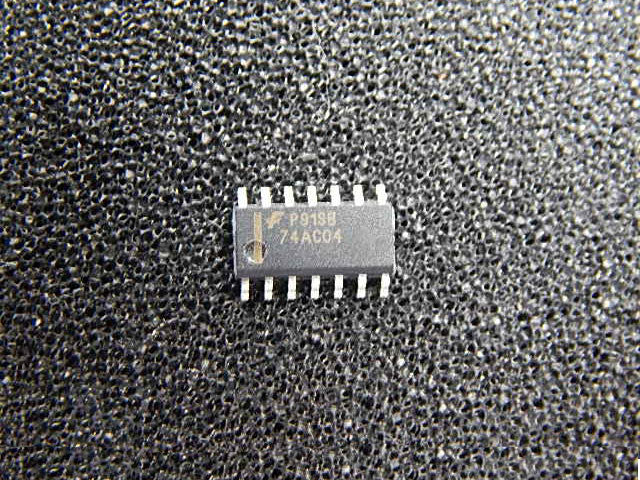 74AC04