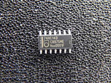74HC14D
