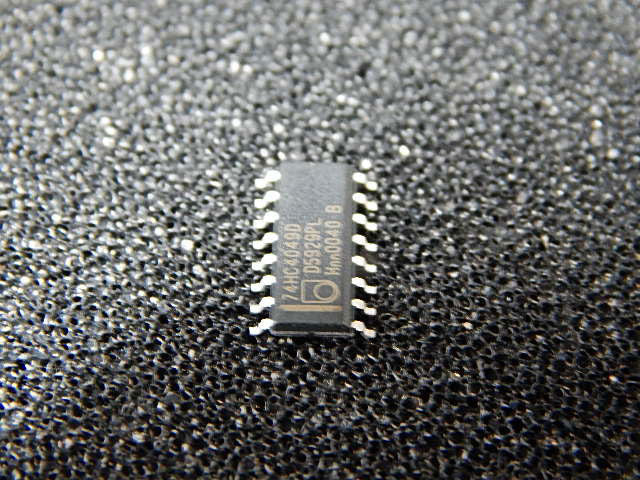 74HC4049D