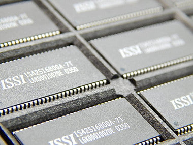 IS42S16800A-7T