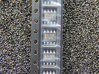 MC100ELT22D
