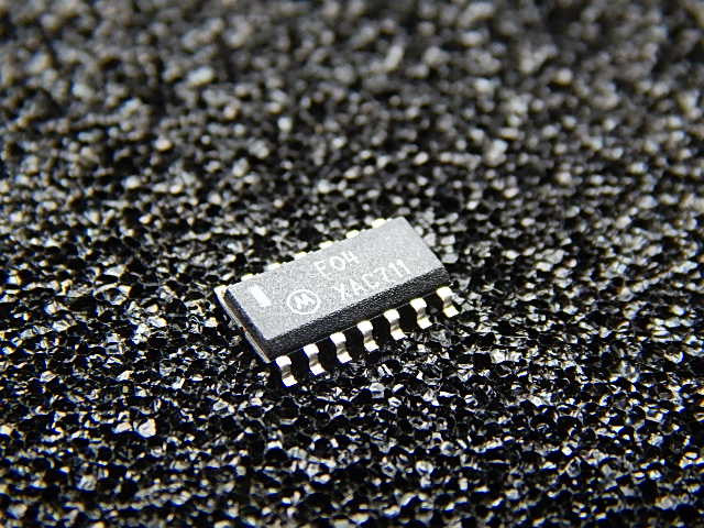 MC74HCT04AD