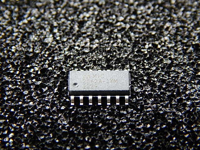 MIC2562A-1YM