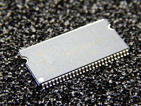 MT48LC16M16A2TG-7ED