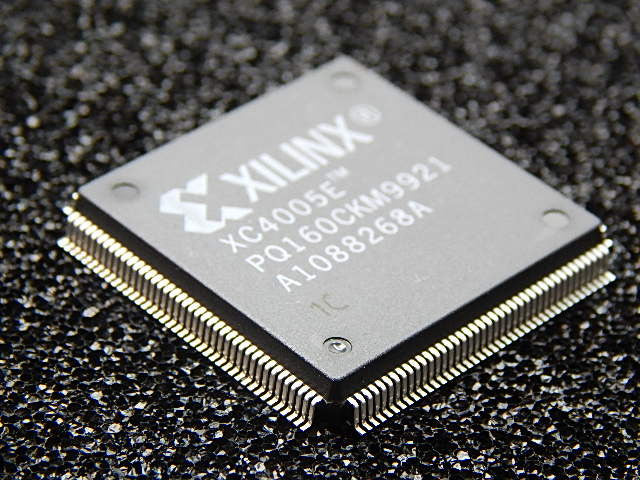 XC4005E-1PQ160C