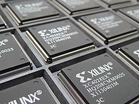 XC4028EX-3HQ208C