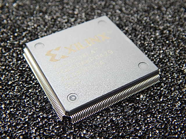 XC4085XLA-09HQ240C