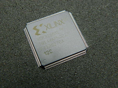 XCR3256XL-12TQ144C