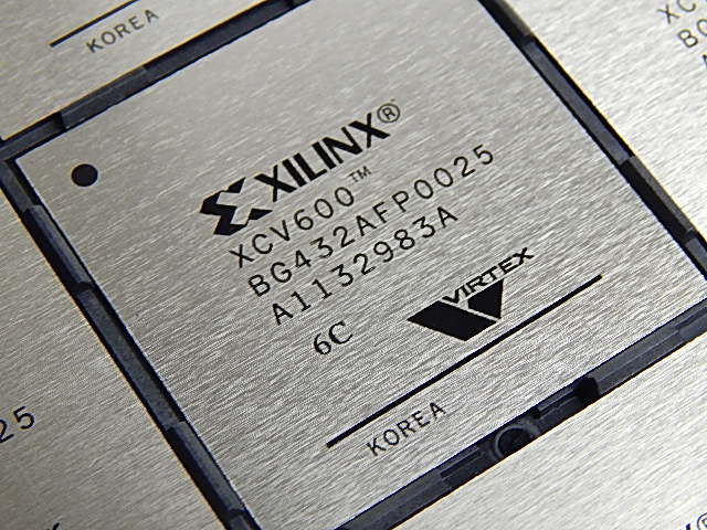 XCV600-6BG432C